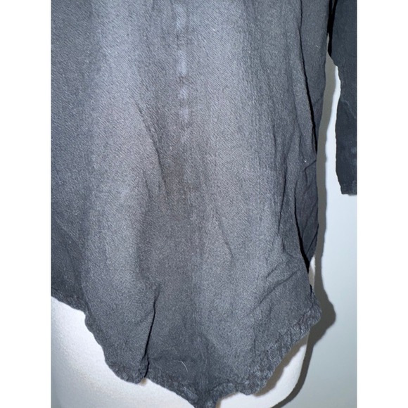 Oh My Gauze black V-Neck pointed hem asymmetrical bottom blouse - Picture 3 of 6